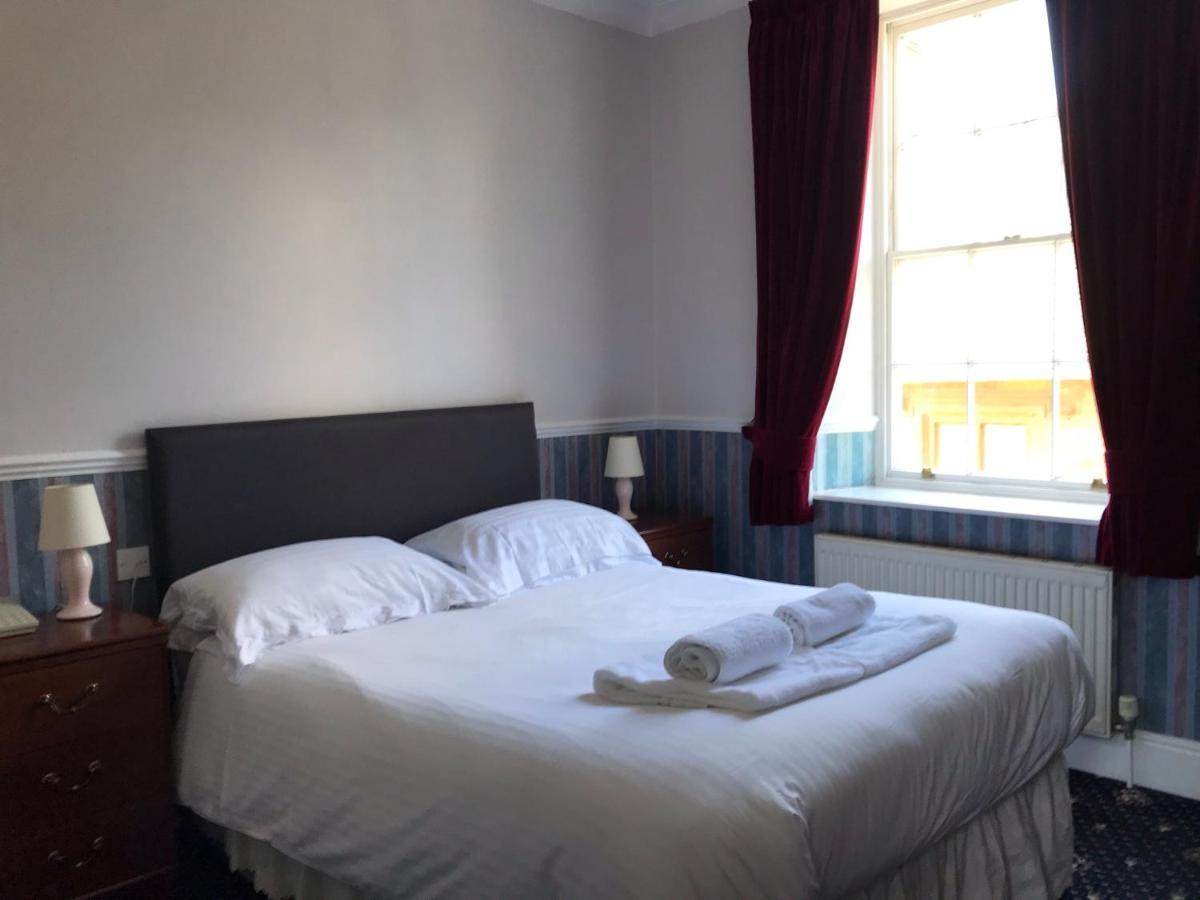 The White Hart Hotel Martock Bagian luar foto